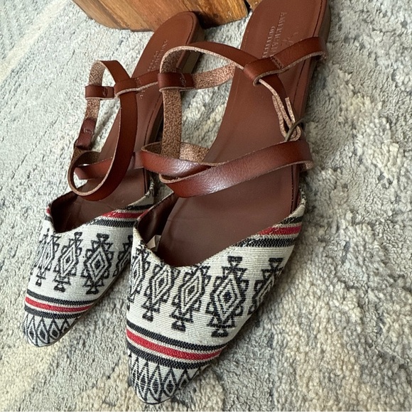 American Eagle Outfitters Fabric Aztec Ballet Flats Sandals Pointed Toe 8.5 - Picture 3 of 10